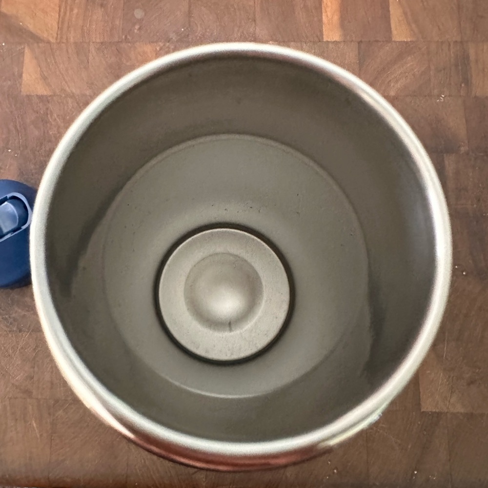EUC Hydro Flask 32oz insulated cup with sipper top - Picture 3 of 6